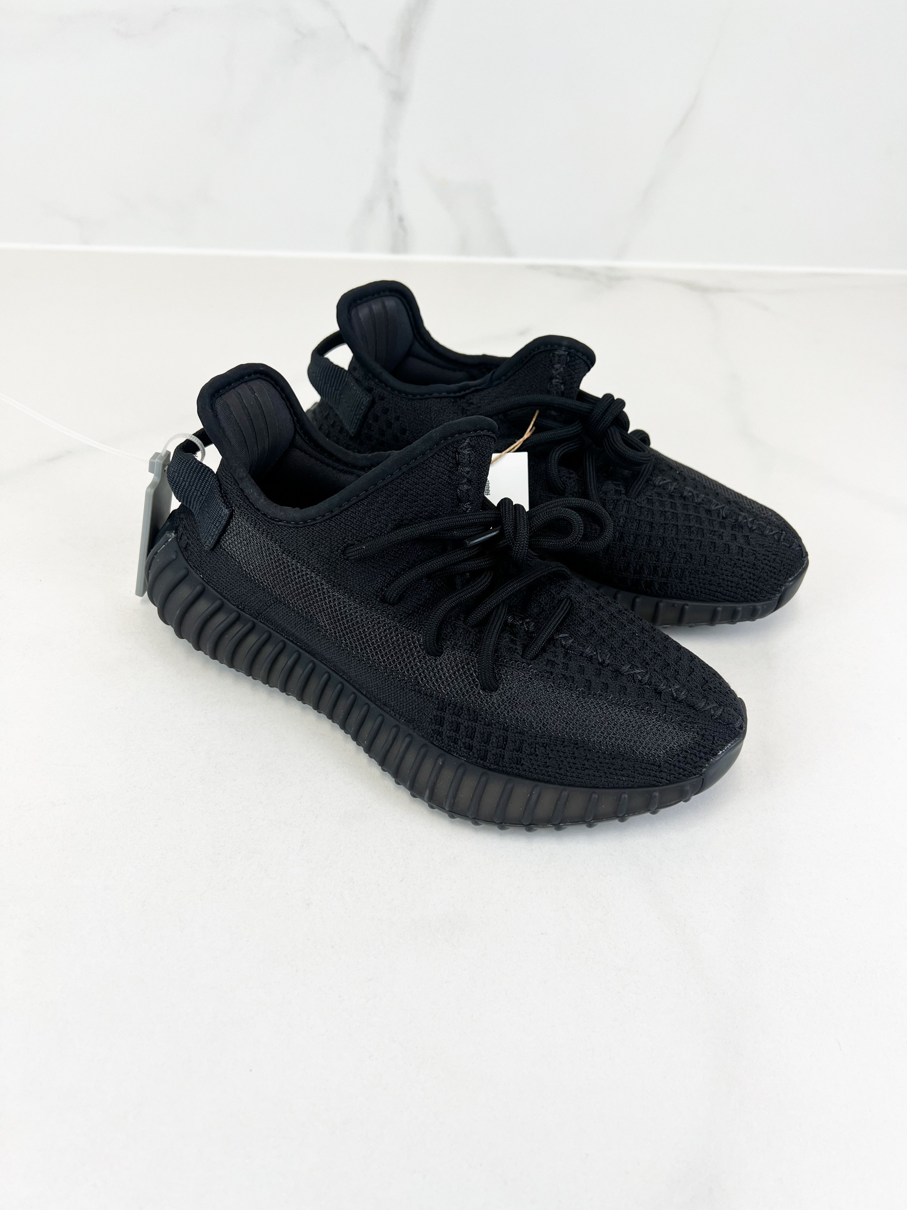 Yeezy Boost 350 Boost Onyx Size US5