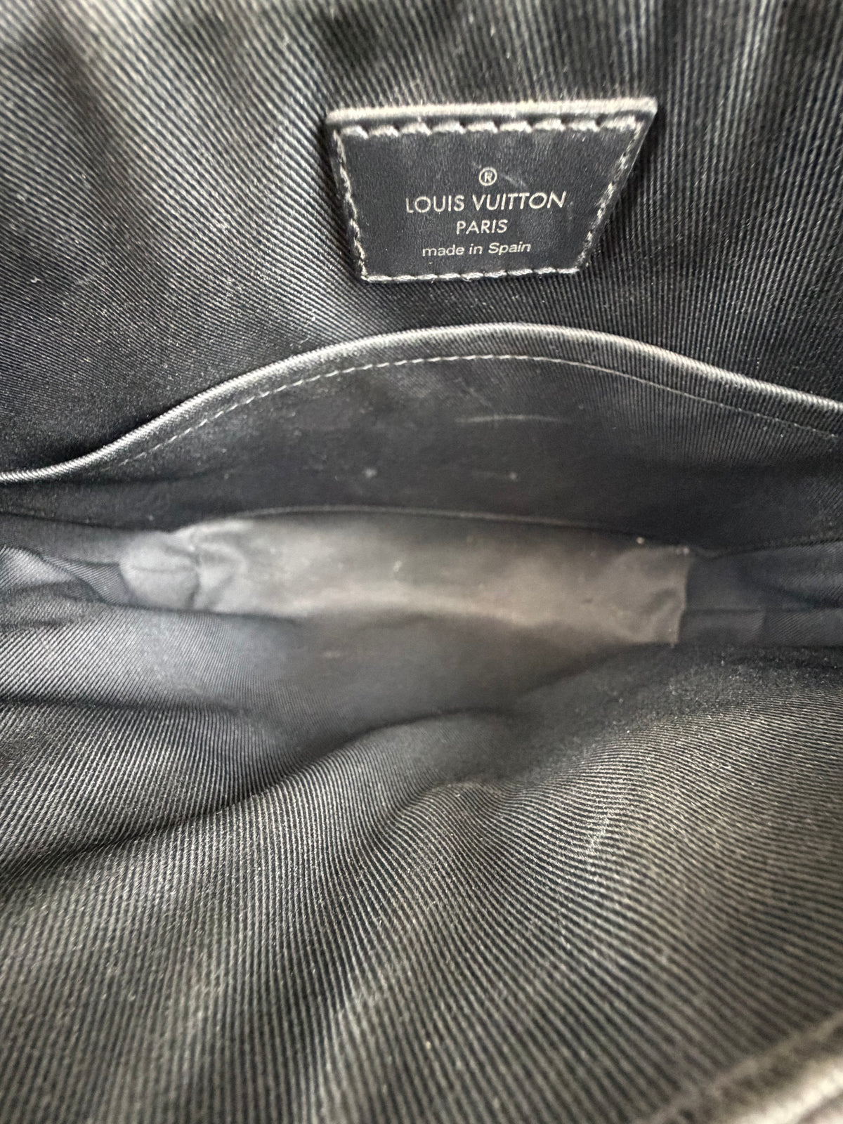 Louis Vuitton Damier Graphite District Messenger Bag