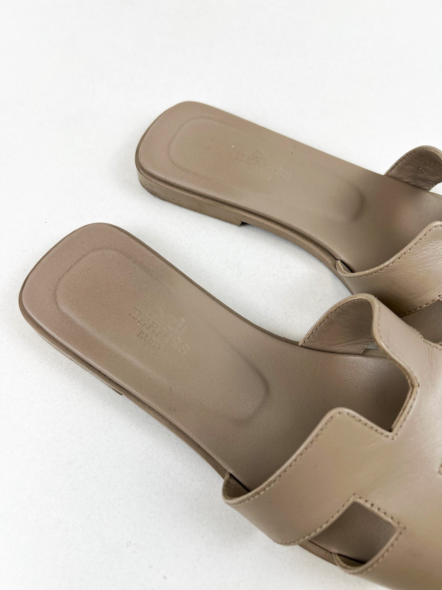 Hermes Oran Sandal in Beige Epson Calfskin Size 37