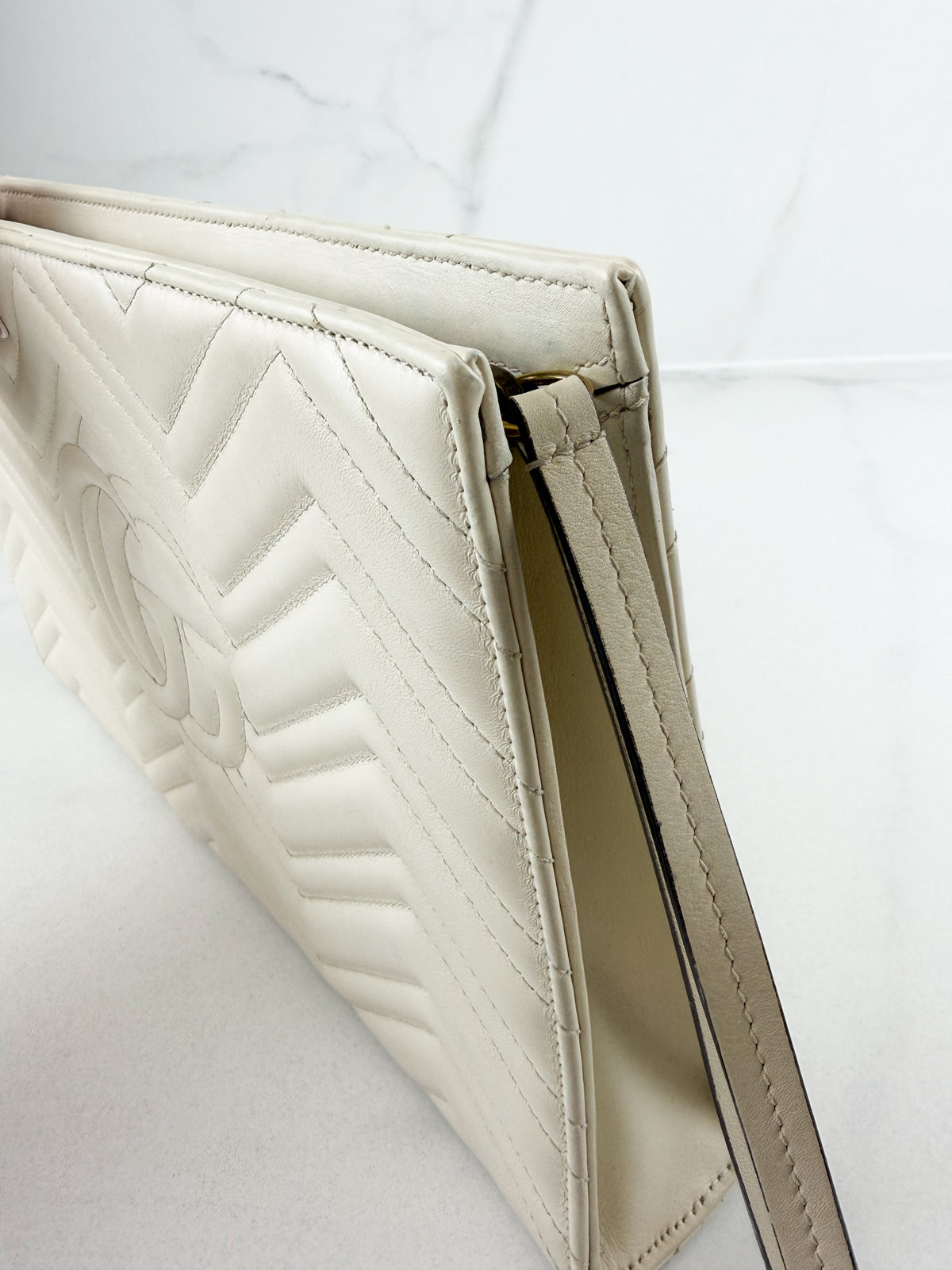 Gucci GG Marmont Clutch in White Matelasse Chevron Leather