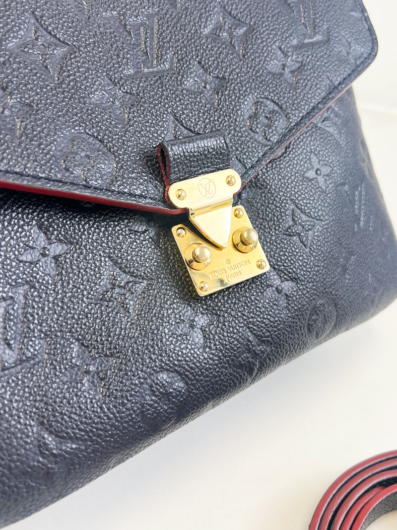 Louis Vuitton Pochette Metis in Marine Rouge