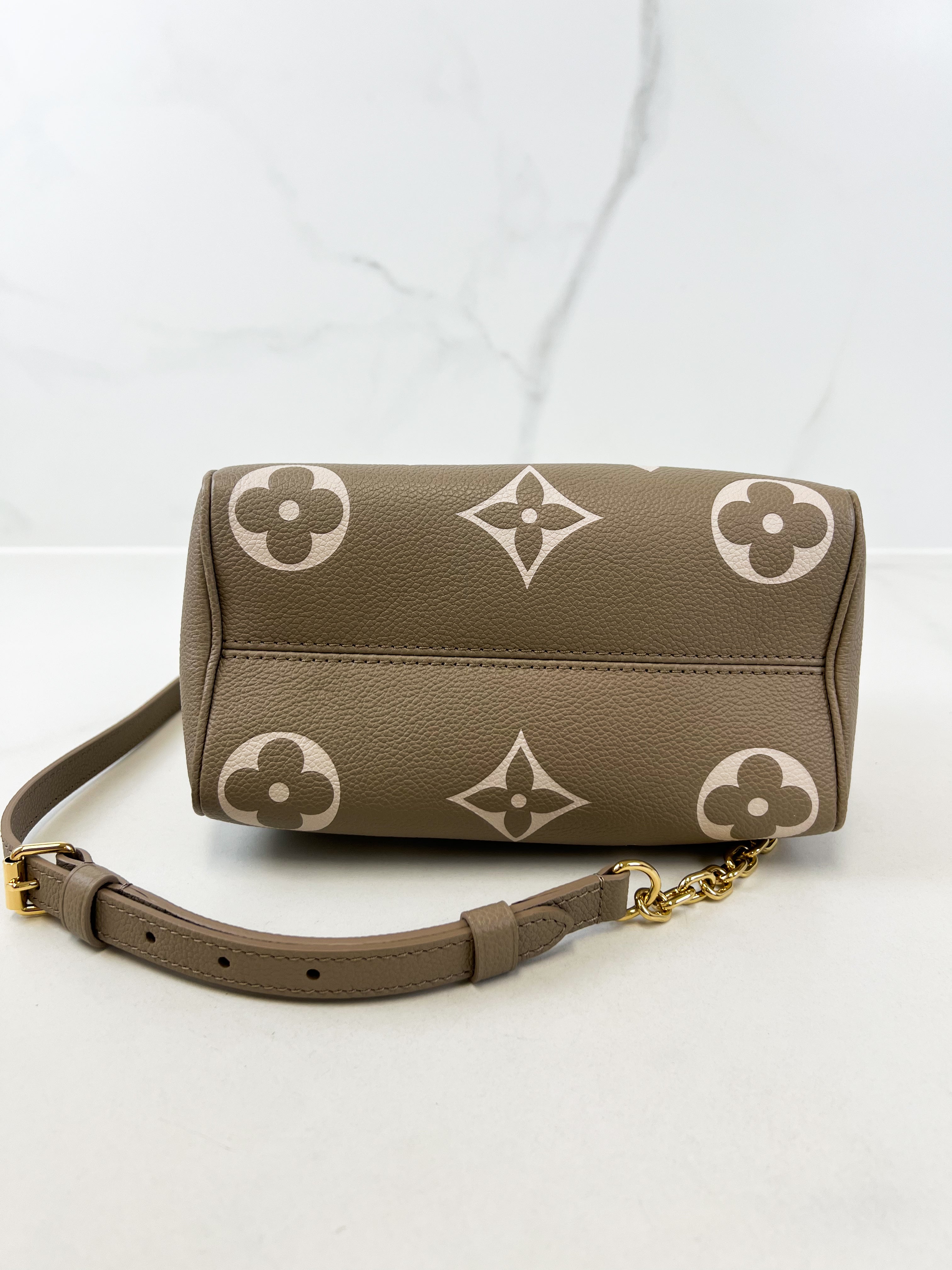 Louis Vuitton Speedy Bandoulière 20 in Tourterelle Crème