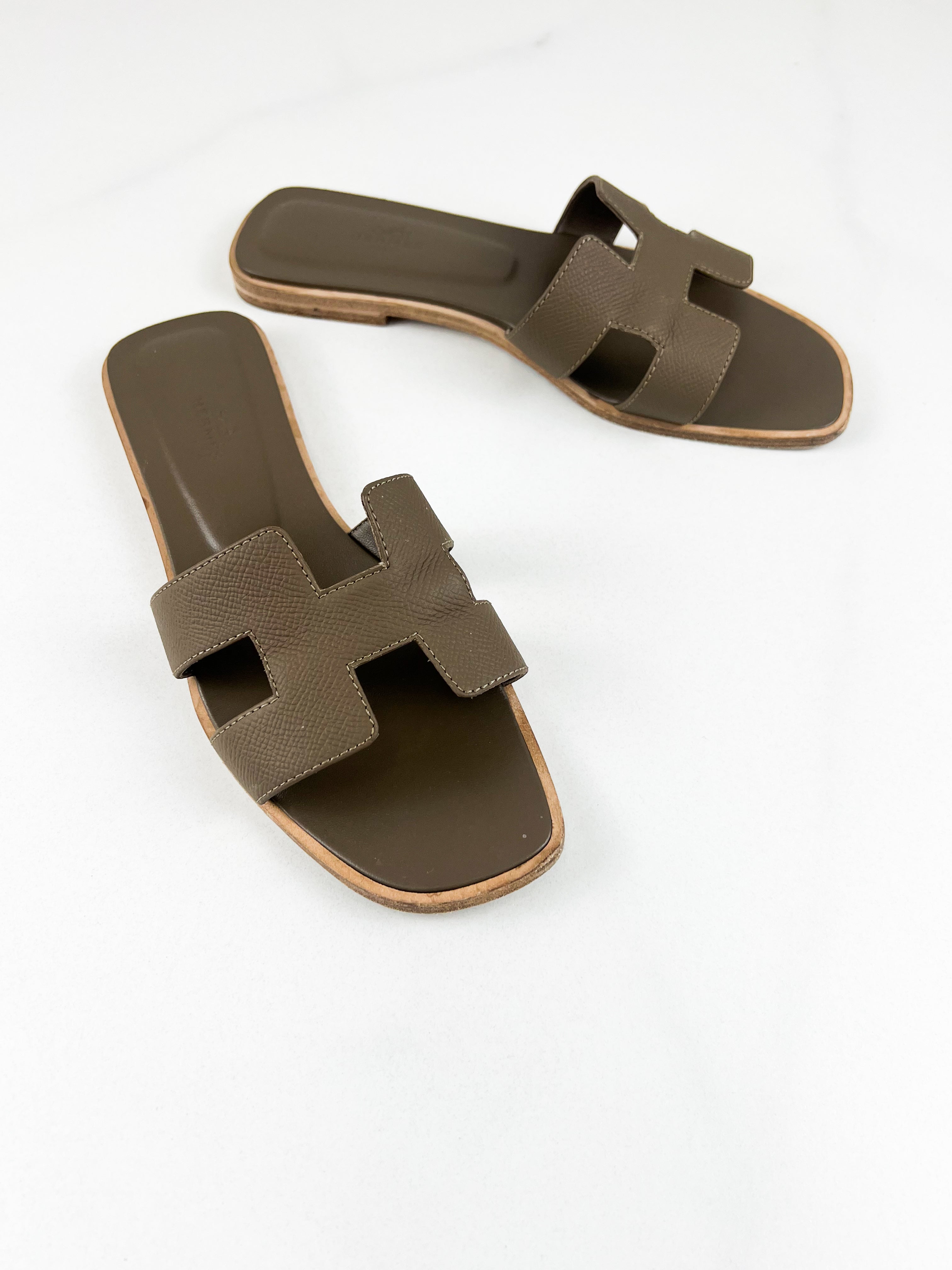 Hermes Oran Sandal in Epsom Etoupe 38