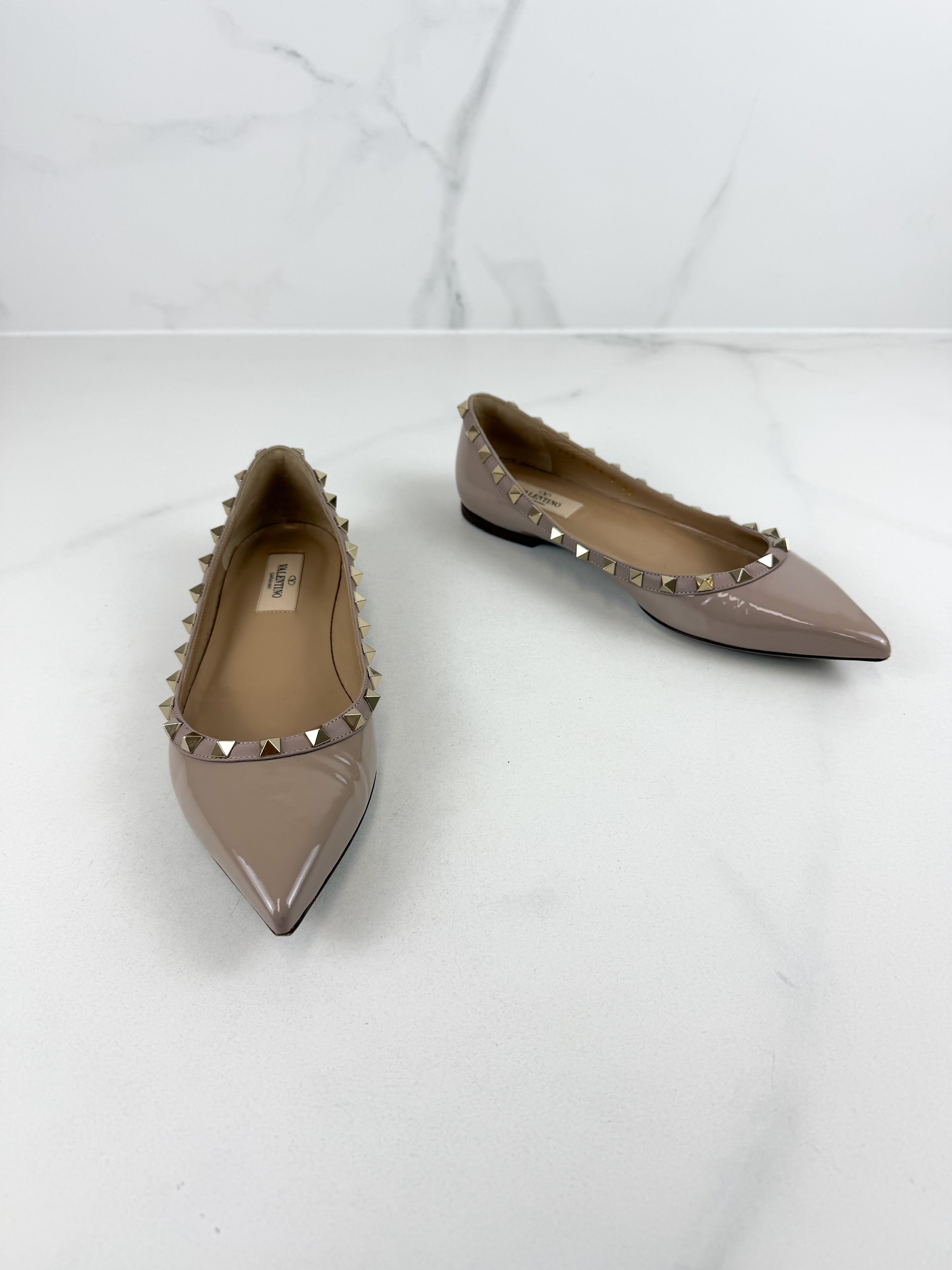 Valentino Garavani Rockstud Poudre Ballet Flat in Beige Size 38