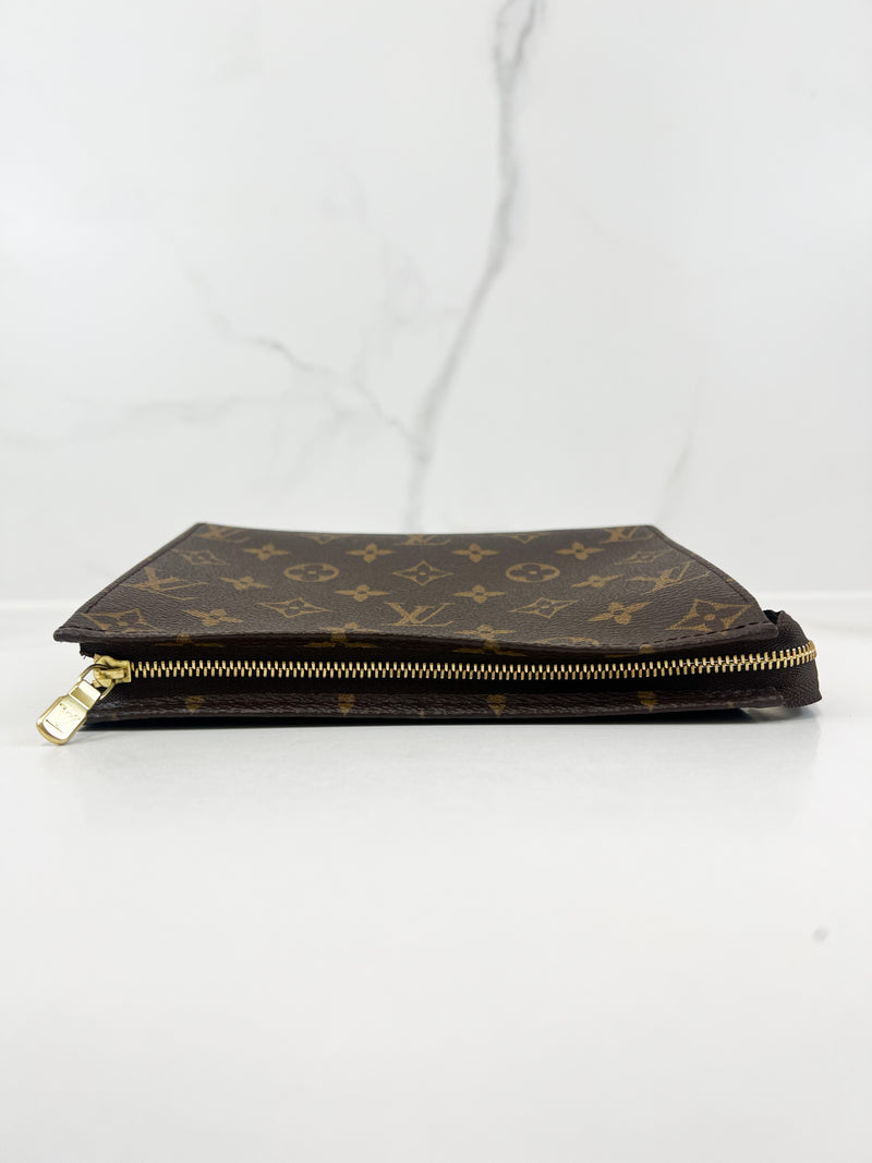 Louis Vuitton Monogram Toiletry 19