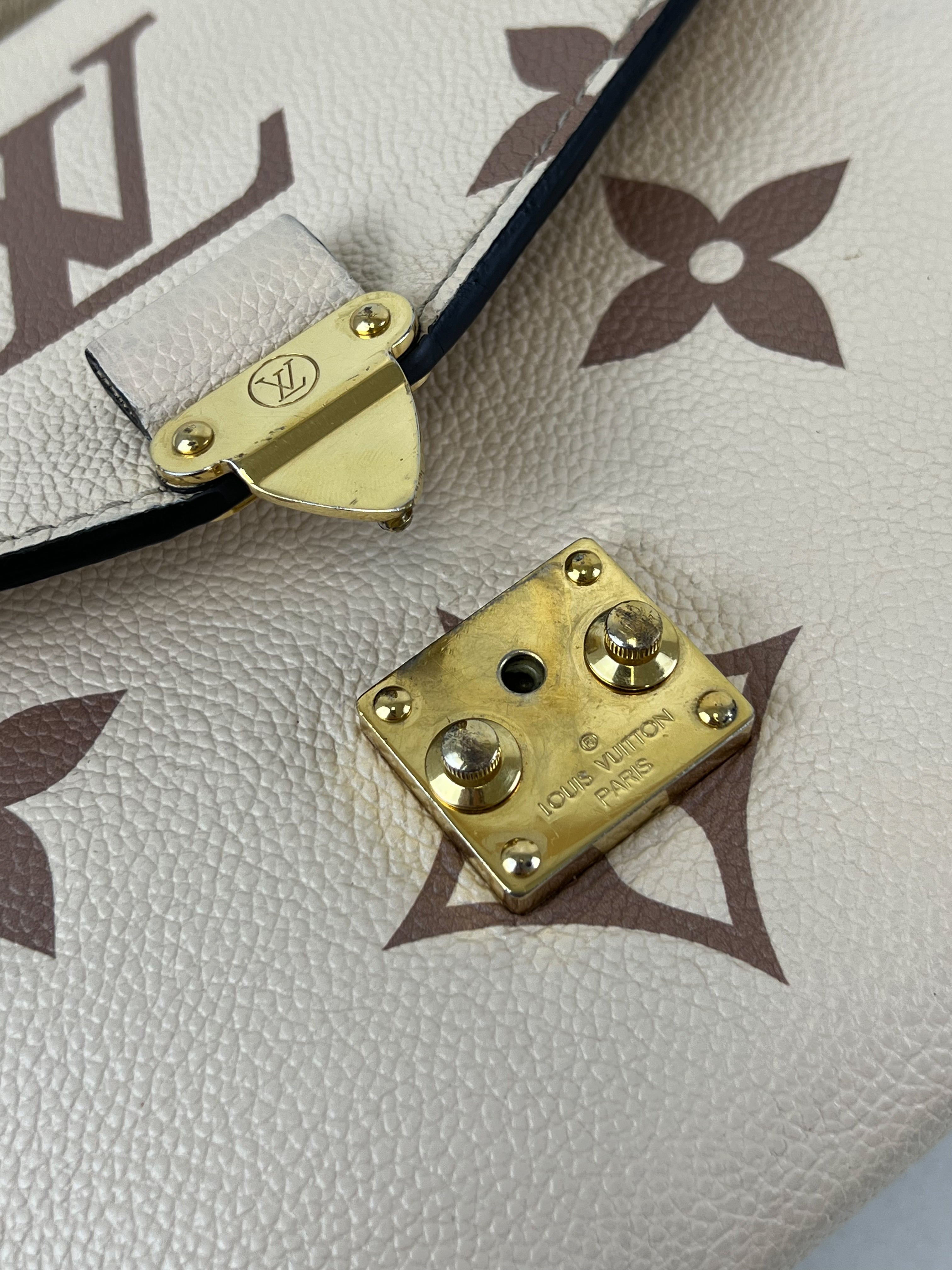 Louis Vuitton White & Beige Pochette Metis