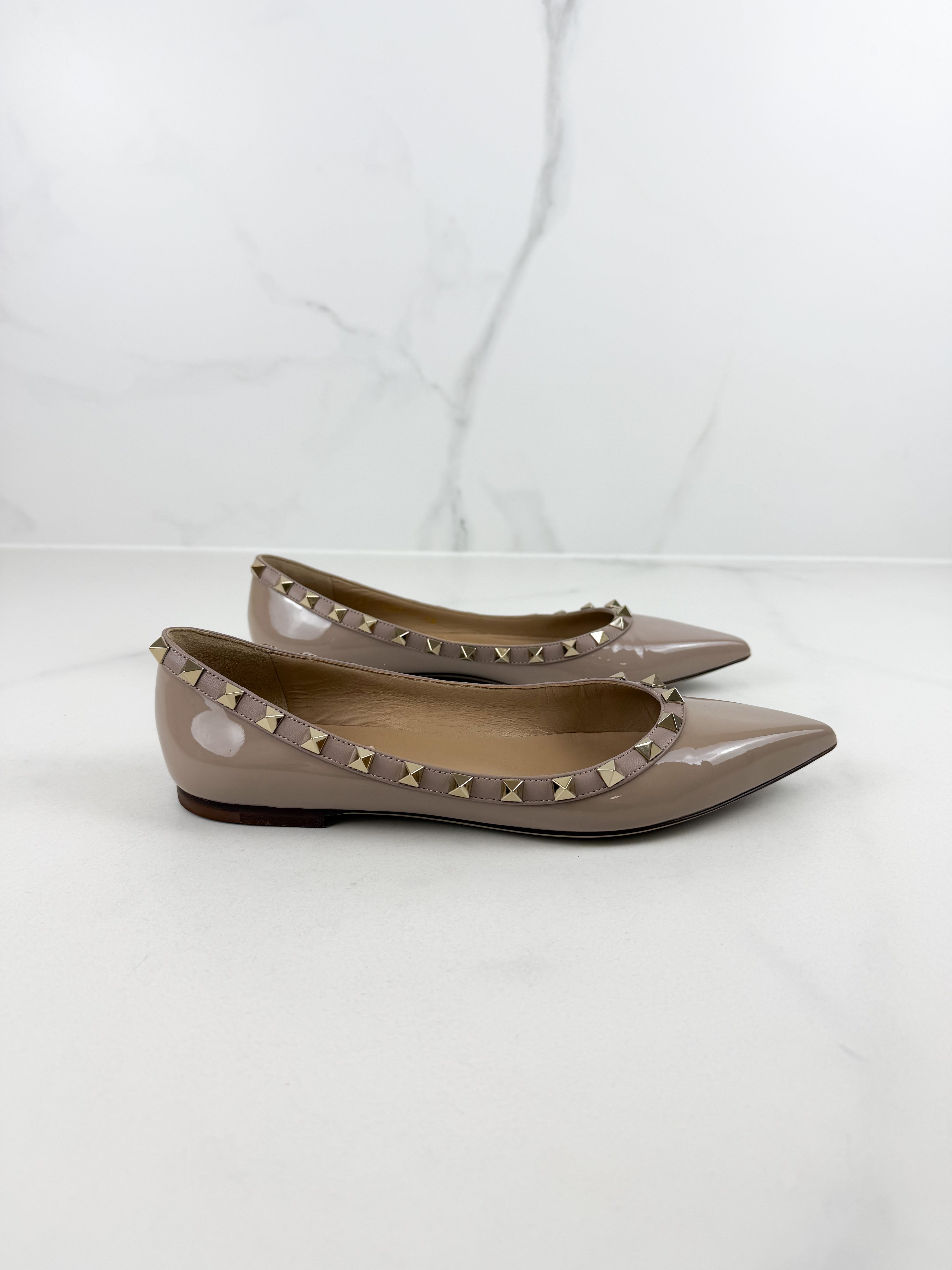 Valentino Garavani Rockstud Poudre Ballet Flat in Beige Size 38