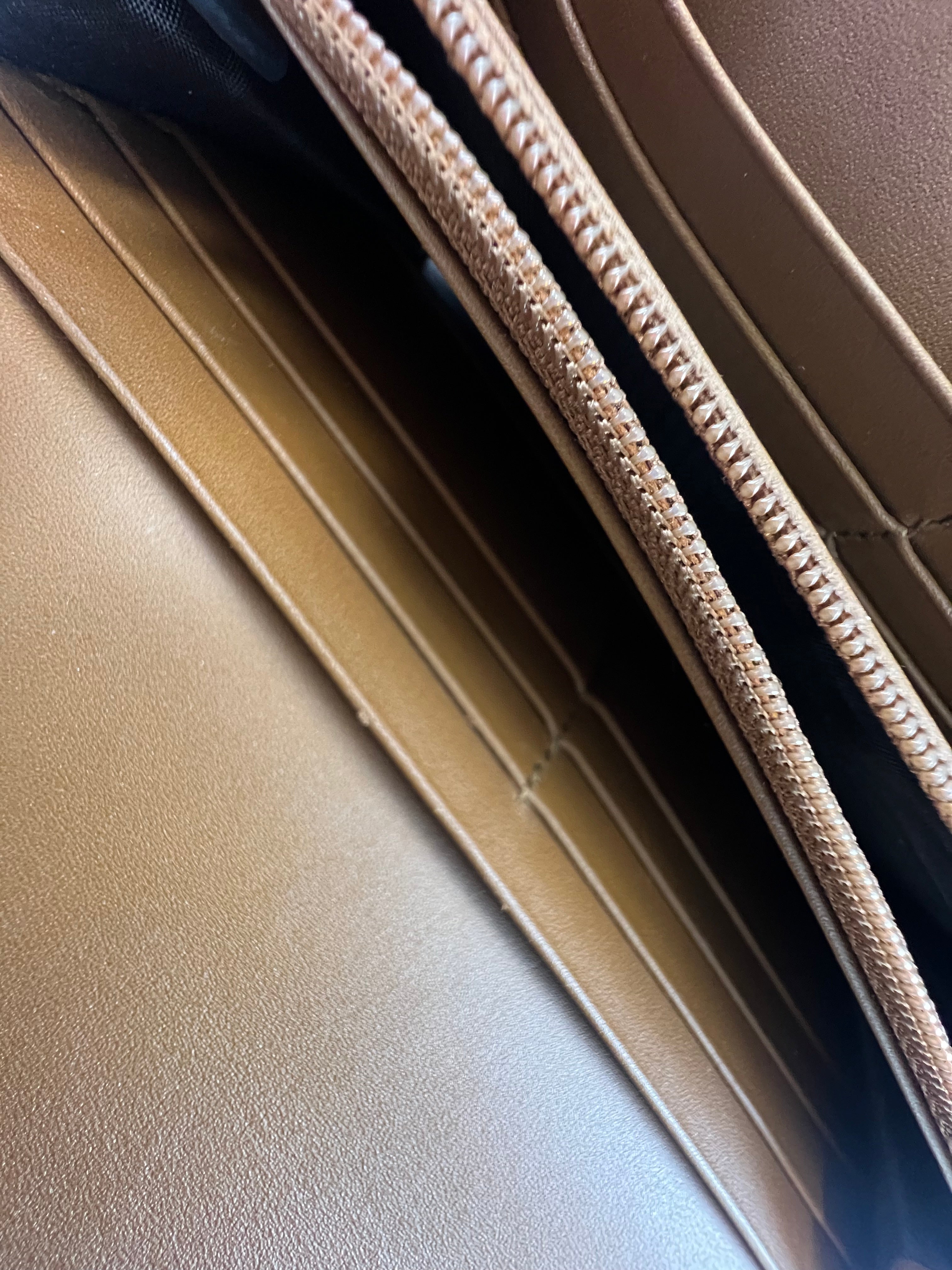 Gucci GG Supreme Continental Padlock WOC