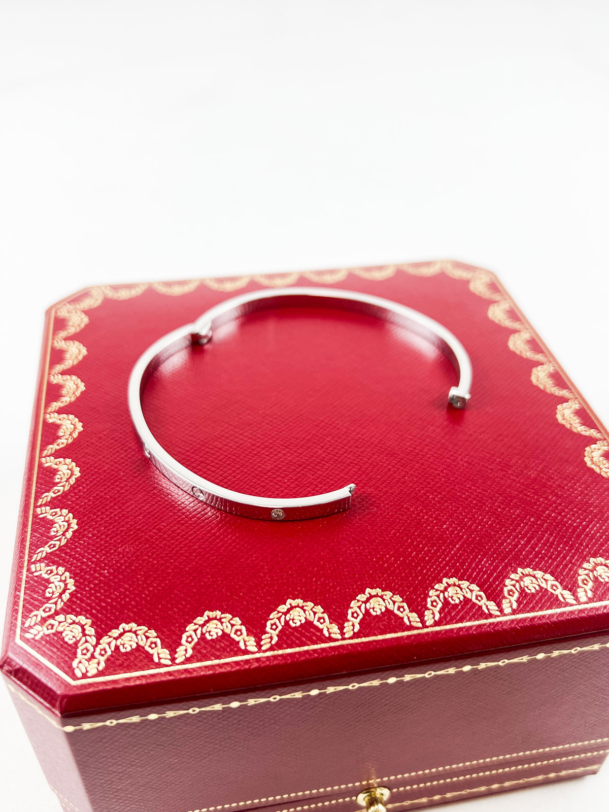 Cartier Small Model Love Bracelet 6 Diamond in White Gold Size 18