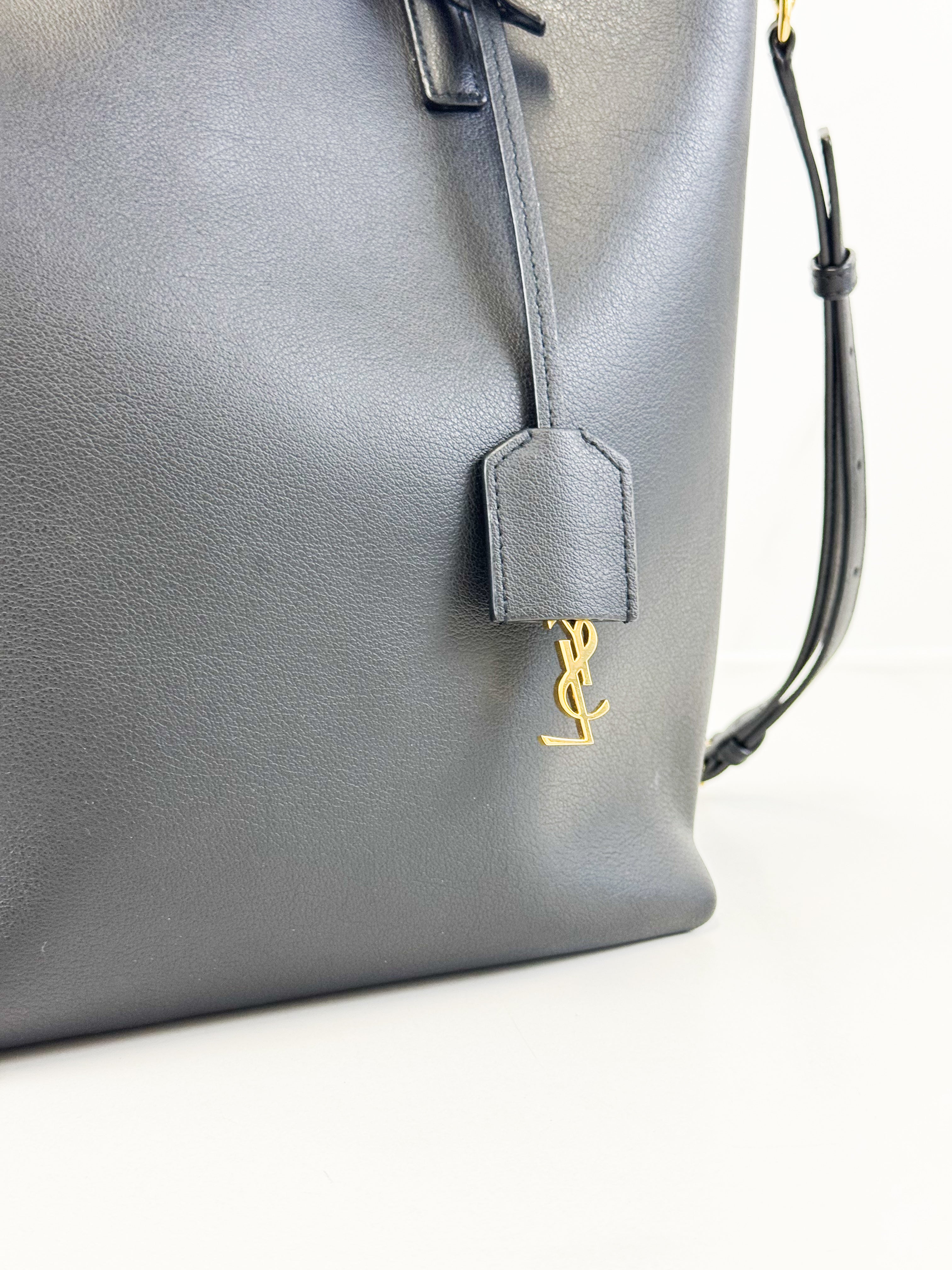 Saint Laurent Toy shopper Tote in Black Supple Leather