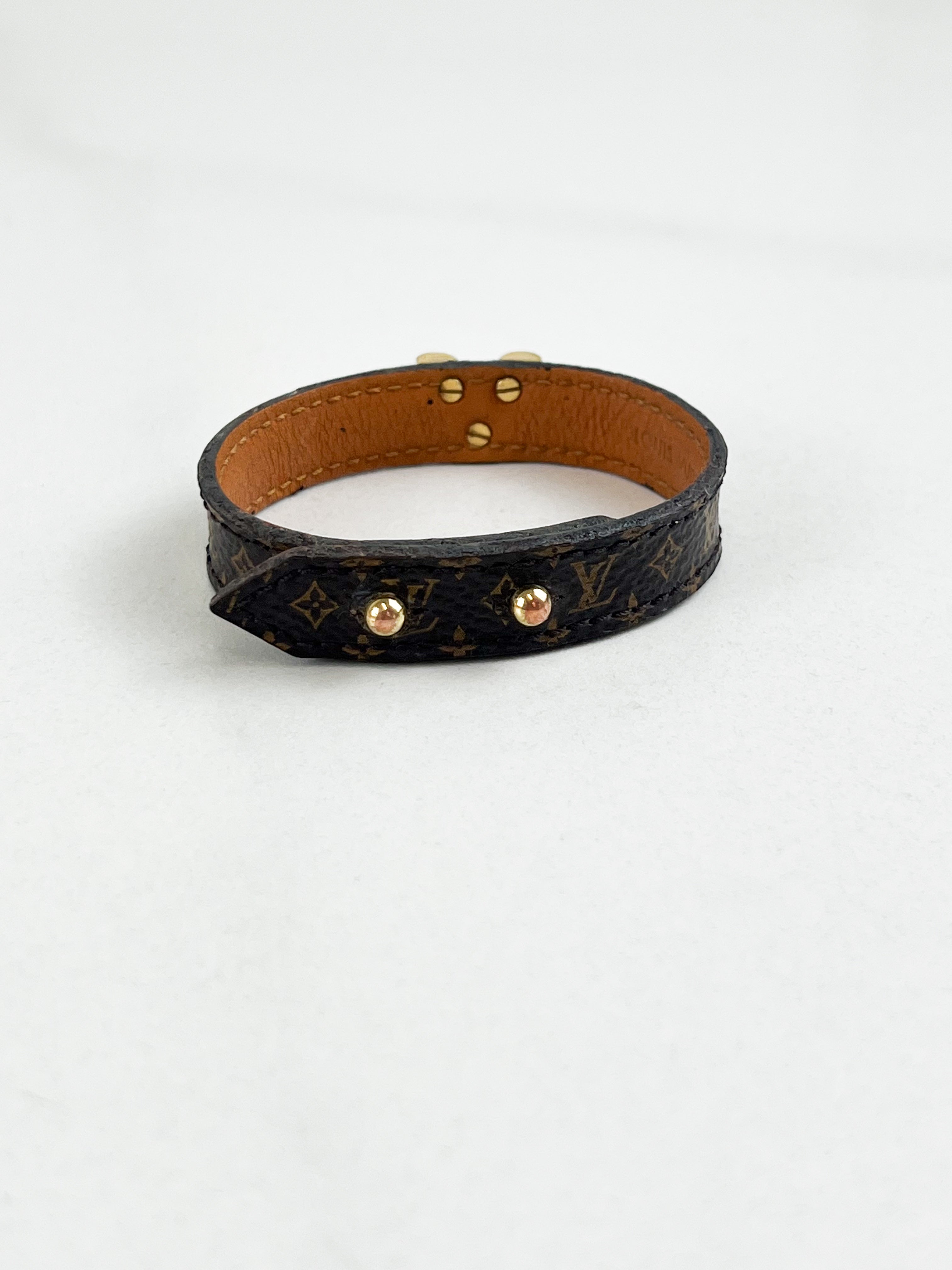 Louis Vuitton Essential V Bracelet