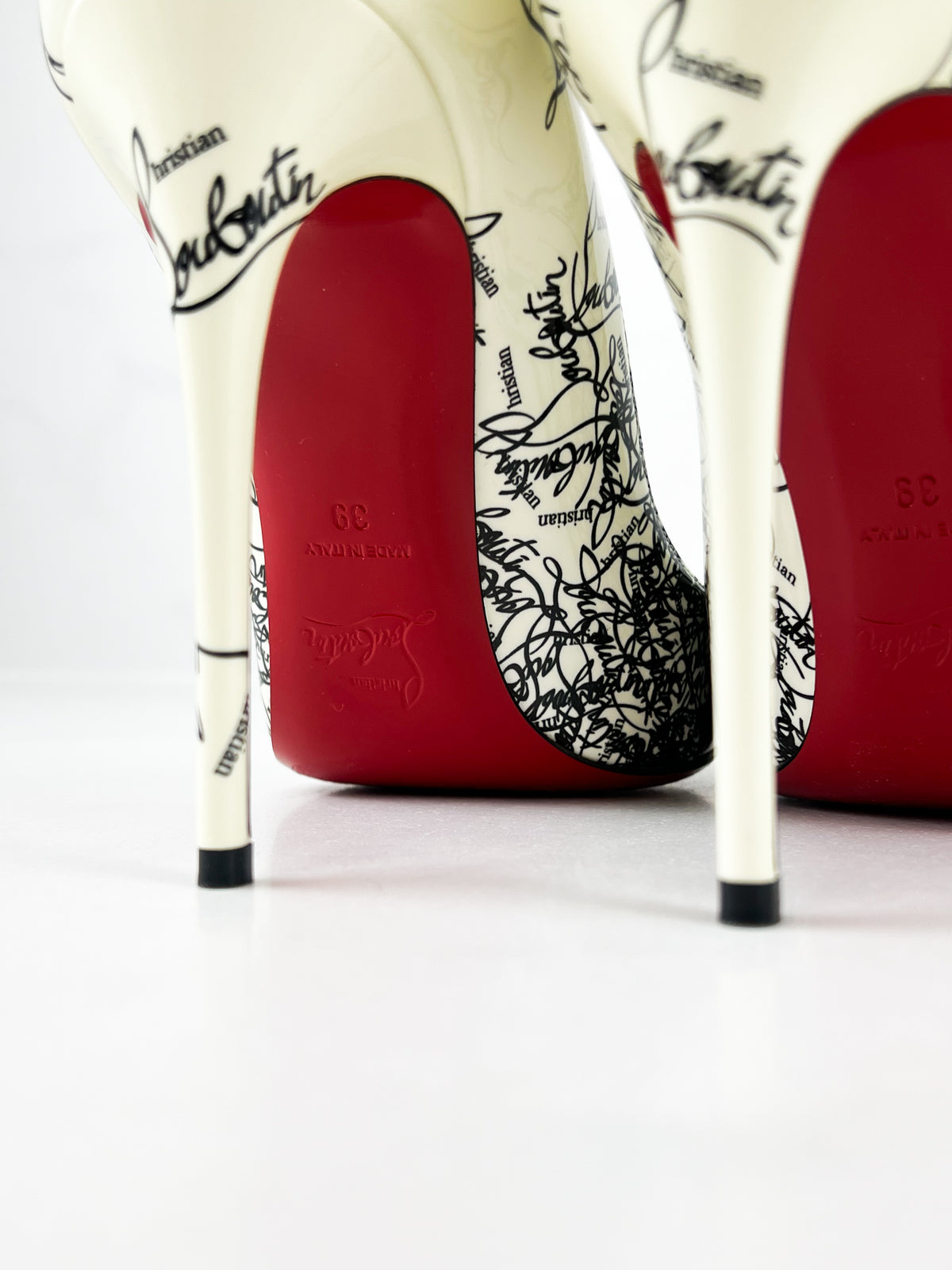 Christian Louboutin So Kate Degraloubi Pumps Graffiti Print 100mm in Black/White Size 39