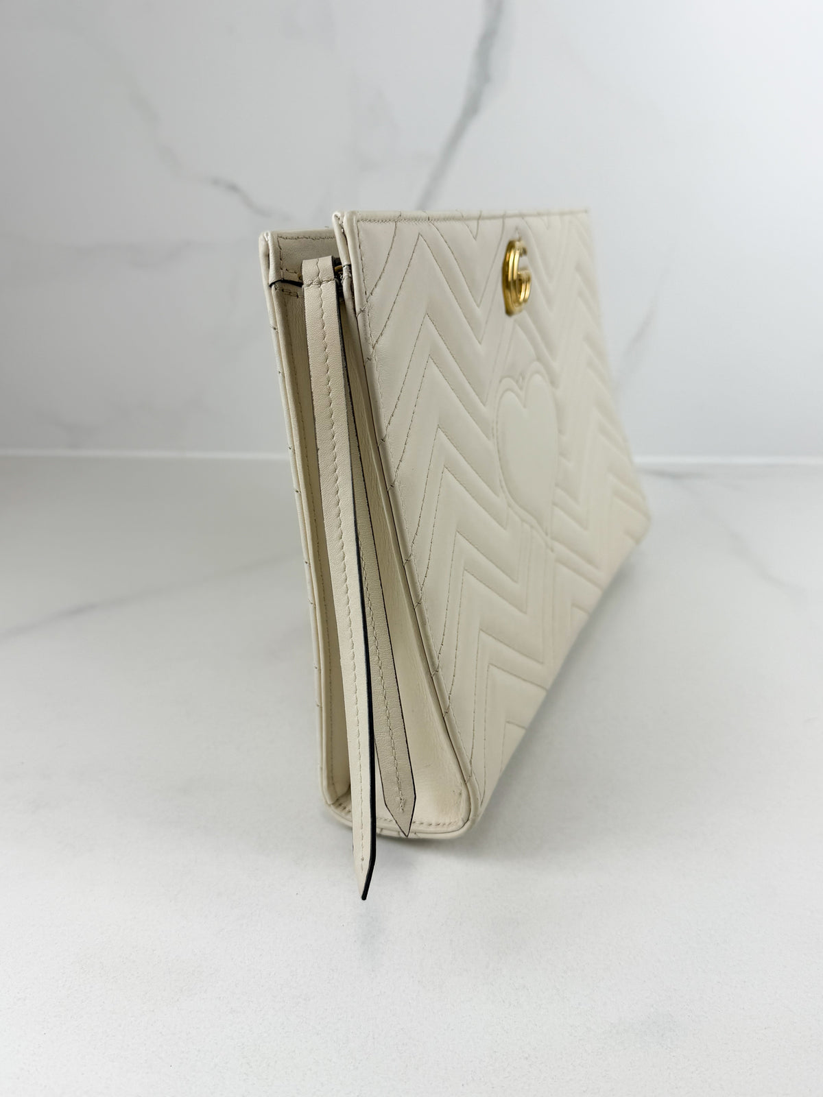 Gucci GG Marmont Clutch in White Matelasse Chevron Leather