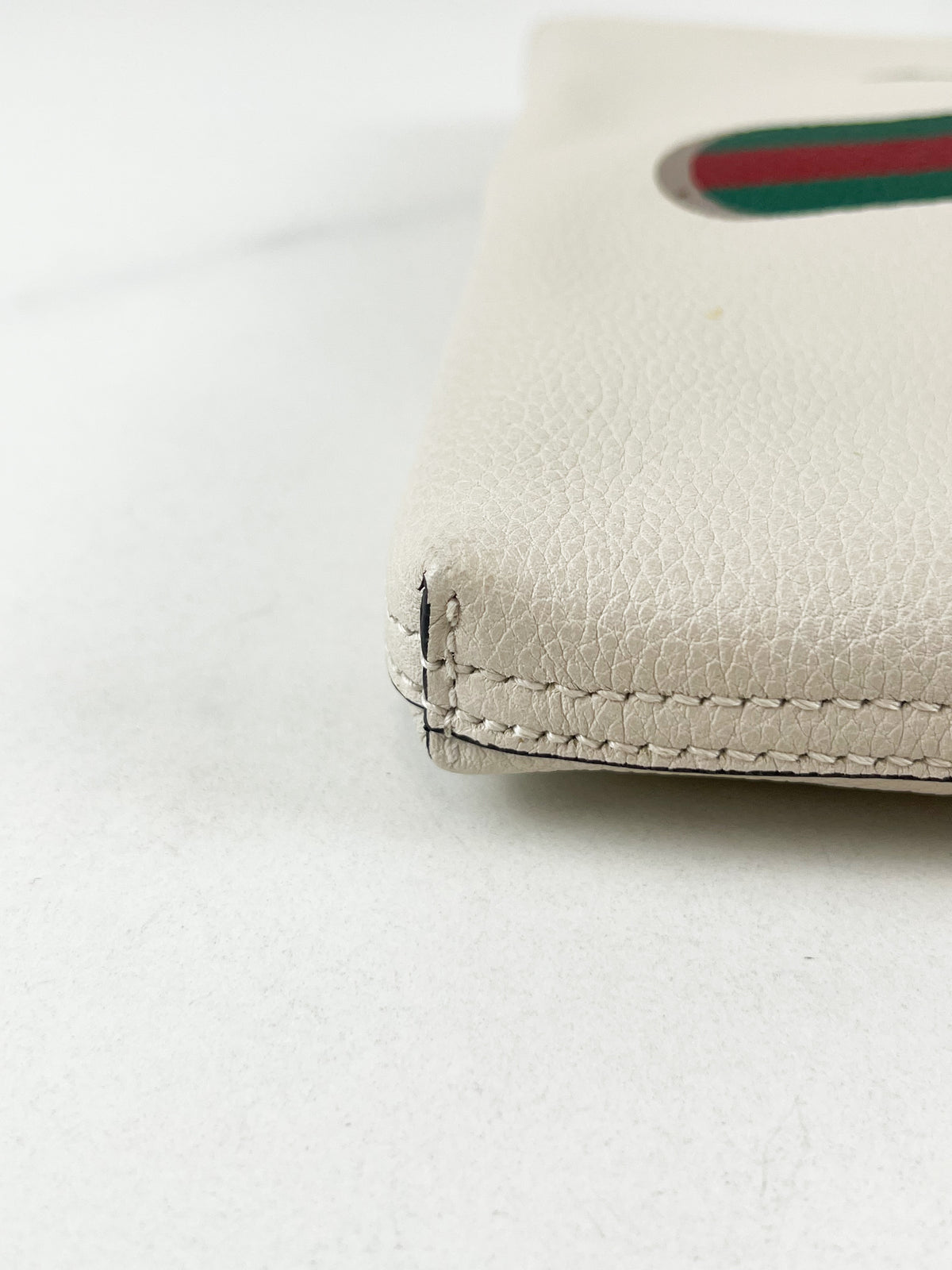 Gucci Bone Leather Logo Porforlio Pouch