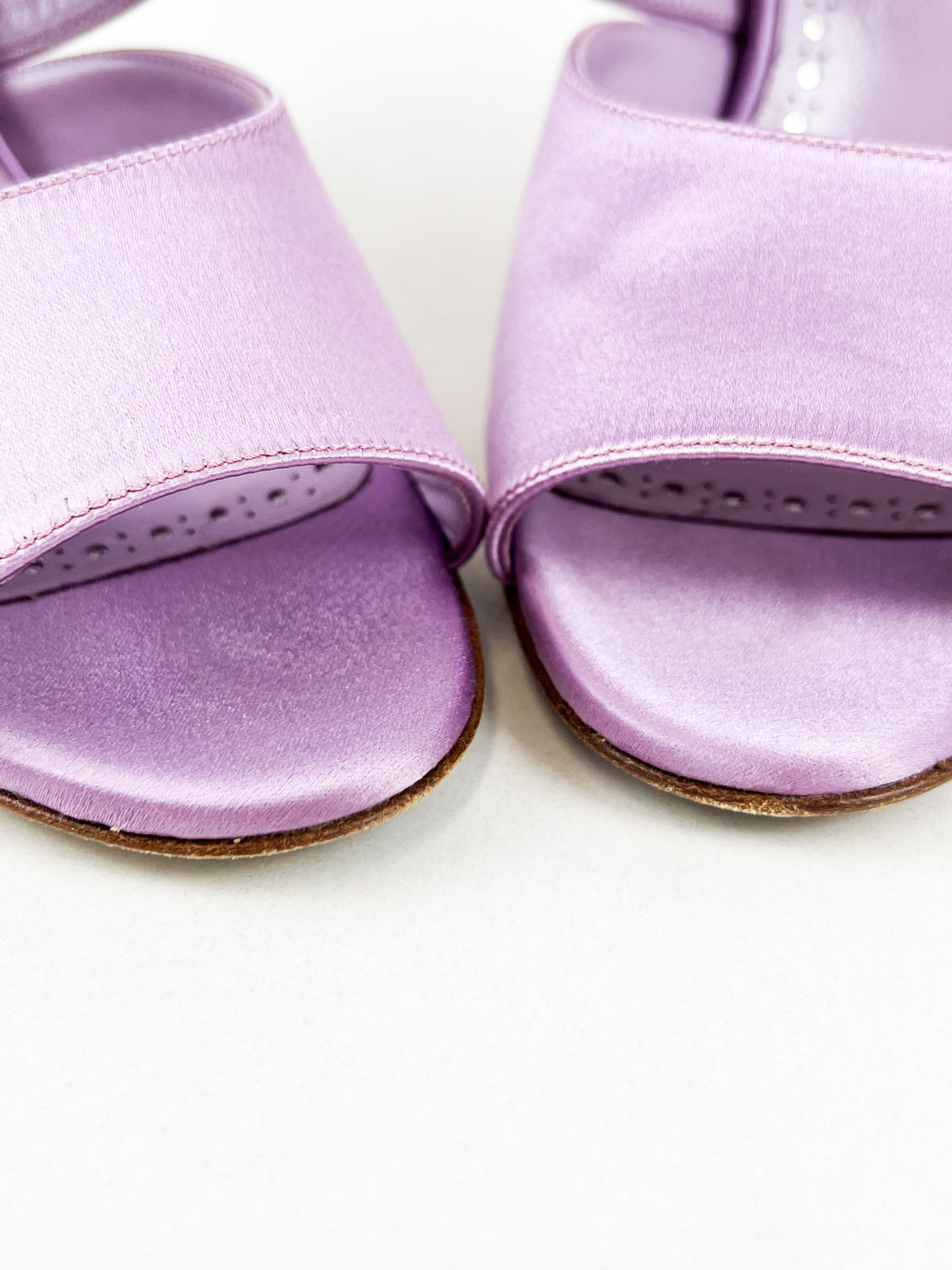 Manolo Blahnik Havelopa 90mm Lilac Satin Slingback Sandal Size 39