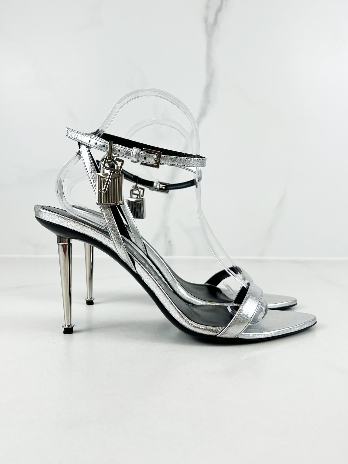 Tom Ford Leather Silver Padlock Sandal 85 Size 40