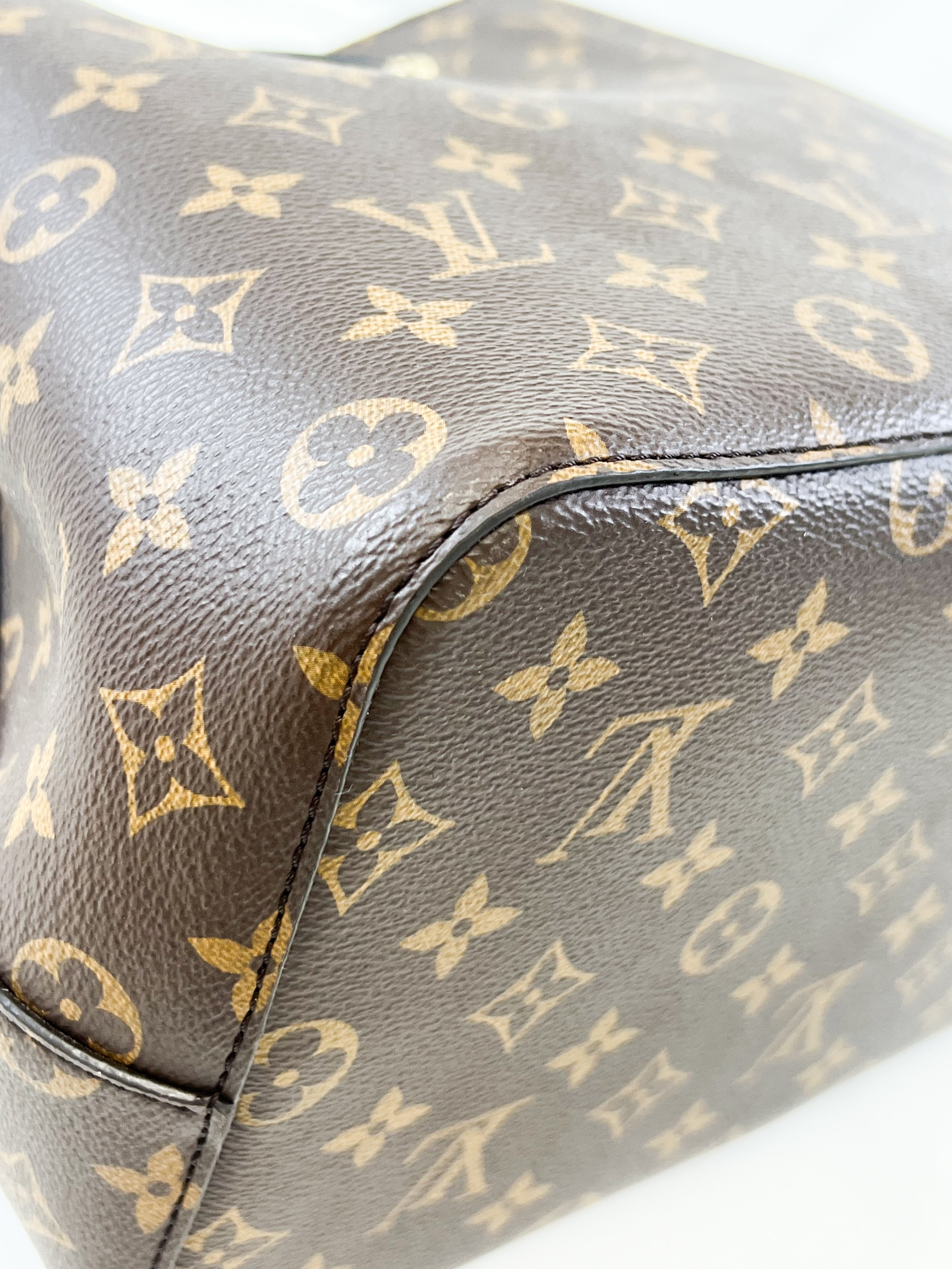 Louis Vuitton Black Neo Noe