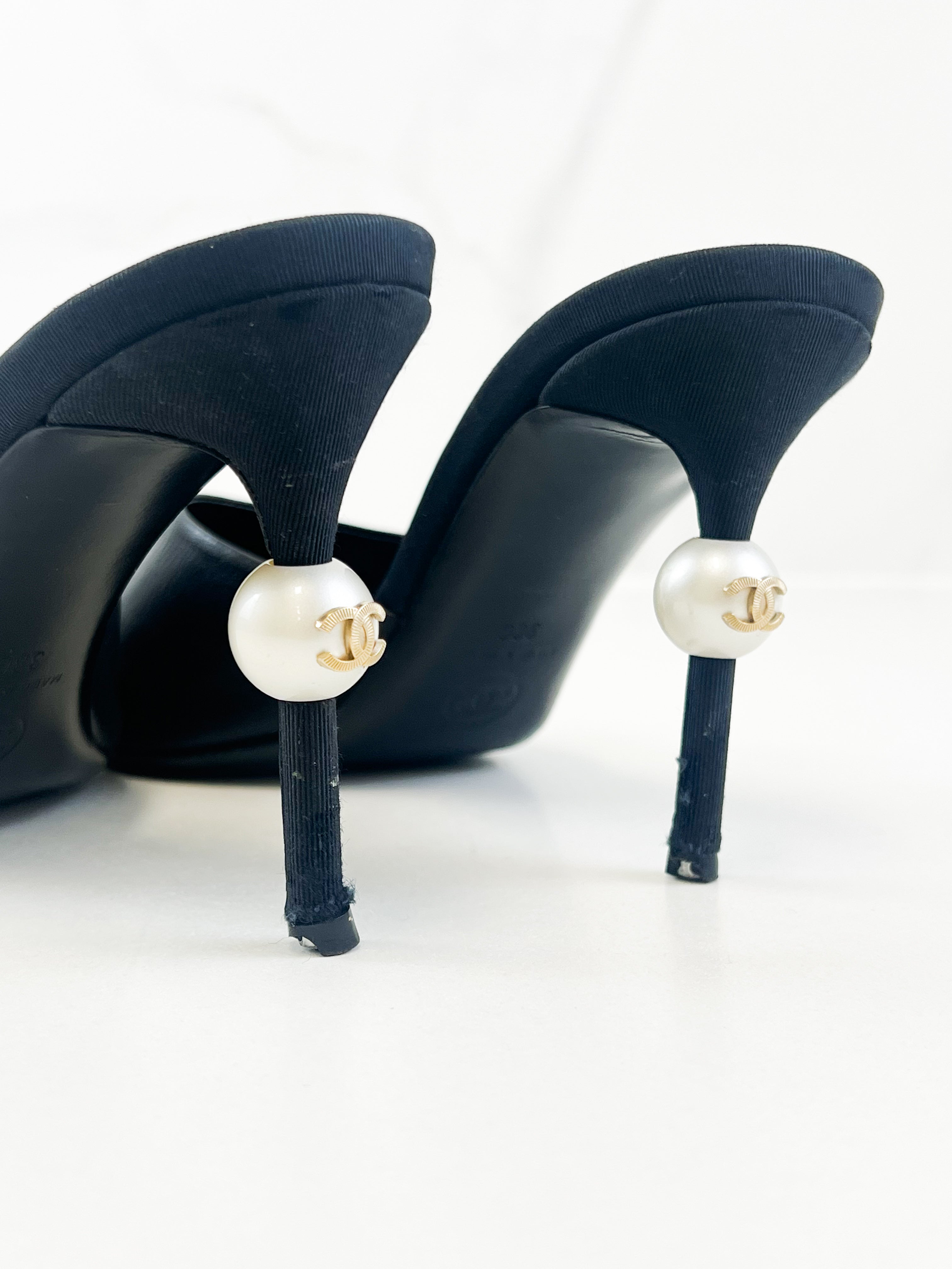 Chanel Black Leather & Fabric Faux Pearl Quilted Pumps Size 38C
