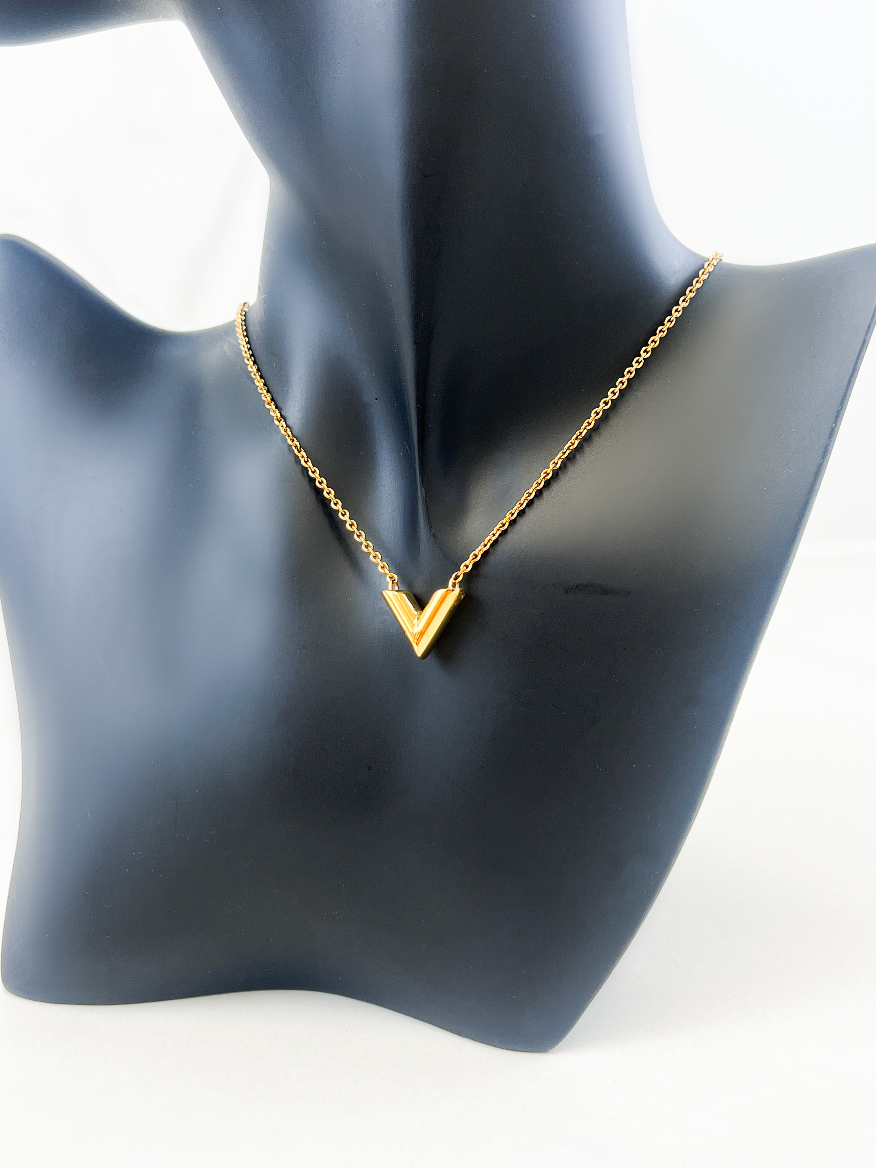 Louis Vuitton Essential V Necklace