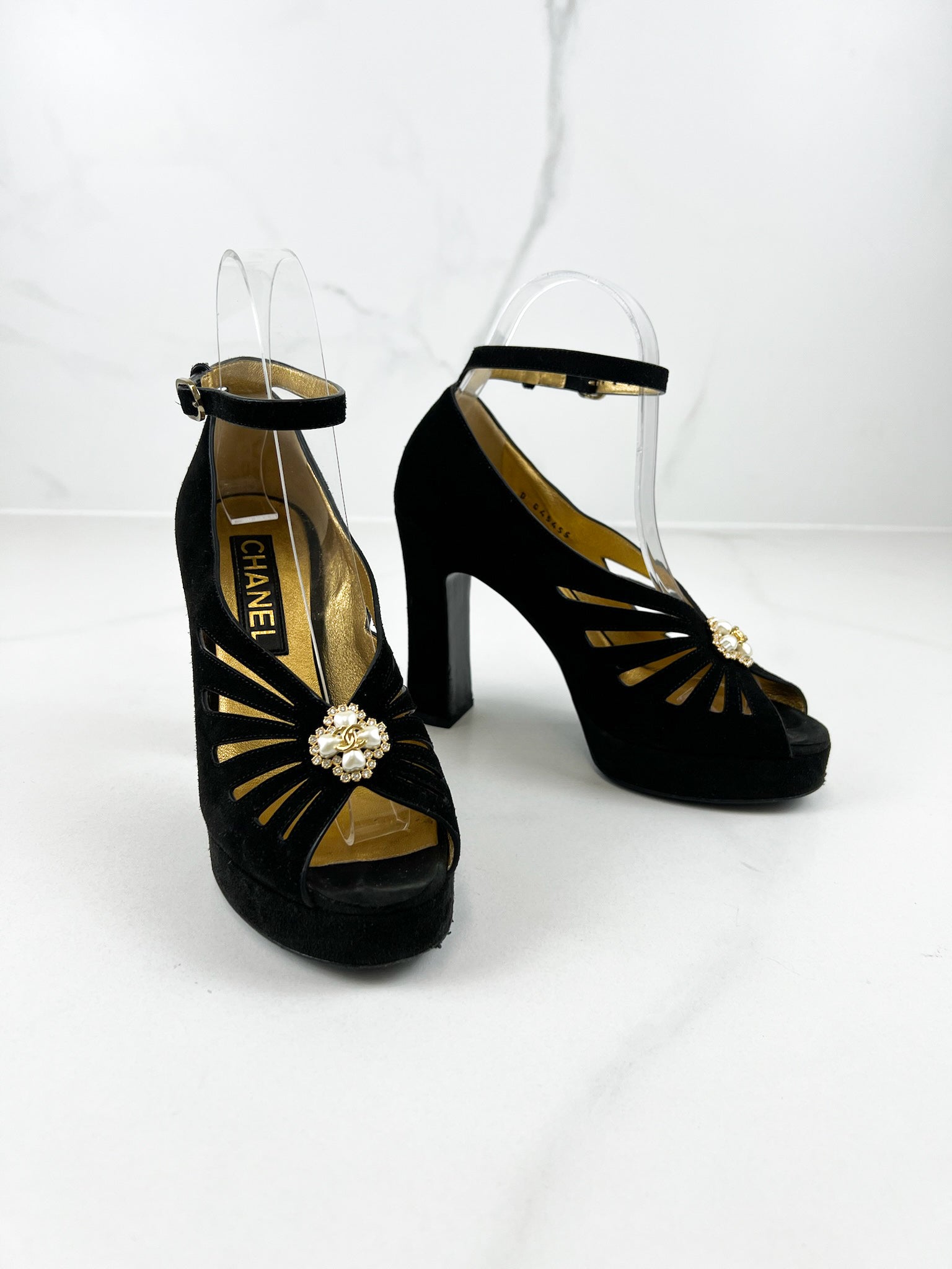 Chanel Suede Pearl Shamrock CC Sandal Pump in Black Size 36C