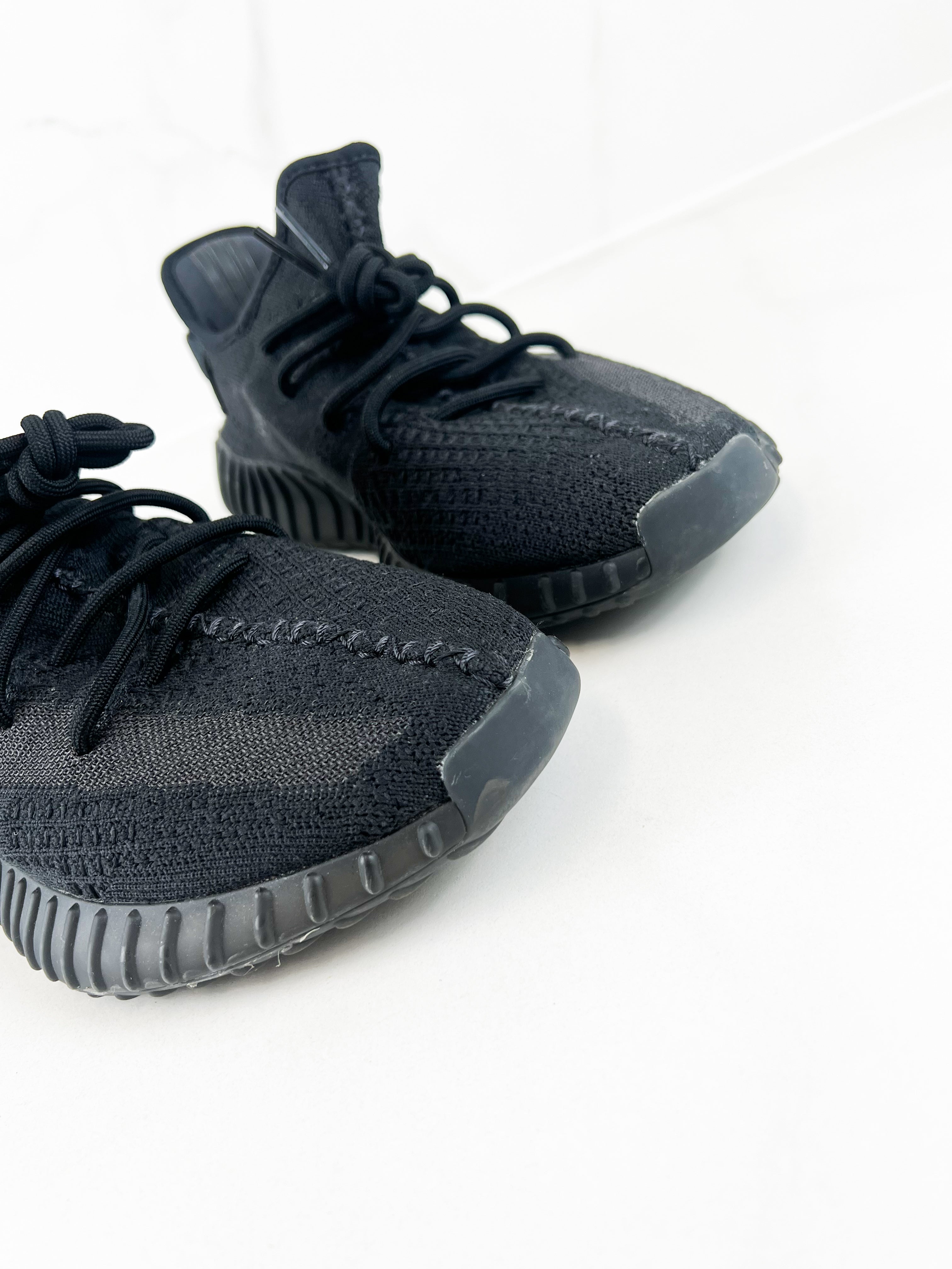 Yeezy Boost 350 V2 Onyx Size 10.5 US Men's